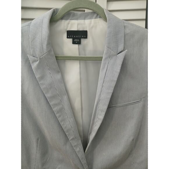 Attention Blu&Wht Pin Striped
 One Button Closure Lined w/ Pockets Blazer  14 - Picture 3 of 13
